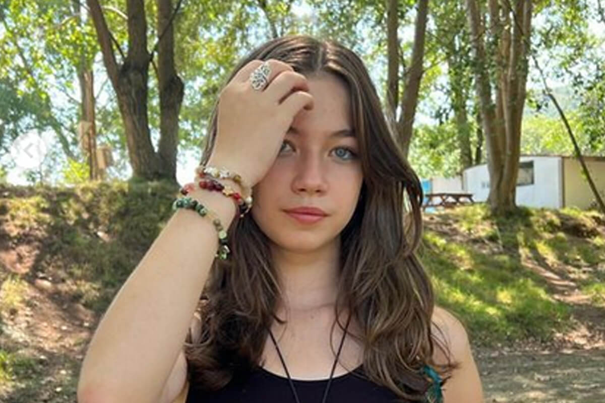 Alisa Sezen Sever Kimdir?
